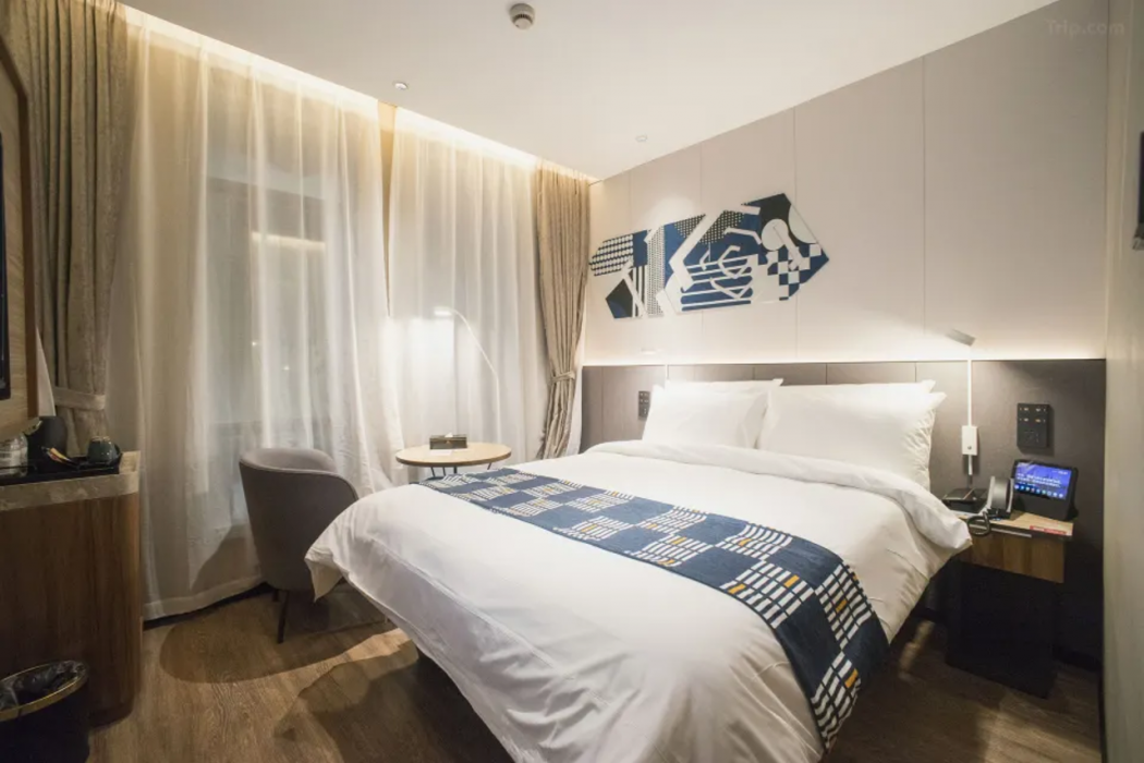 Home inn Aifei Hotel (Shanghai Xintiandi Lujiabang Road Metro Station) 5/10