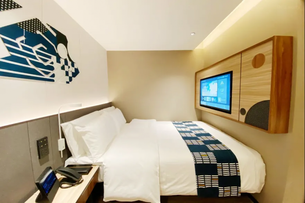 Home inn Aifei Hotel (Shanghai Xintiandi Lujiabang Road Metro Station) 4/10
