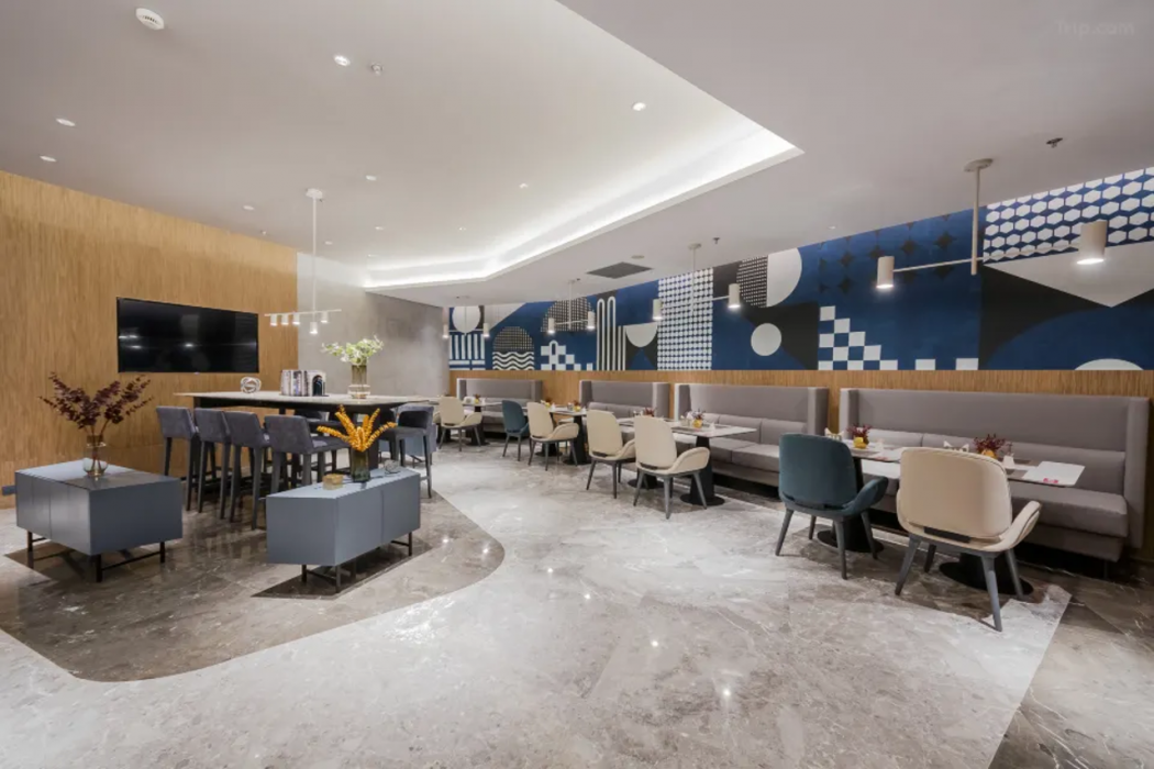 Home inn Aifei Hotel (Shanghai Xintiandi Lujiabang Road Metro Station) 9/10