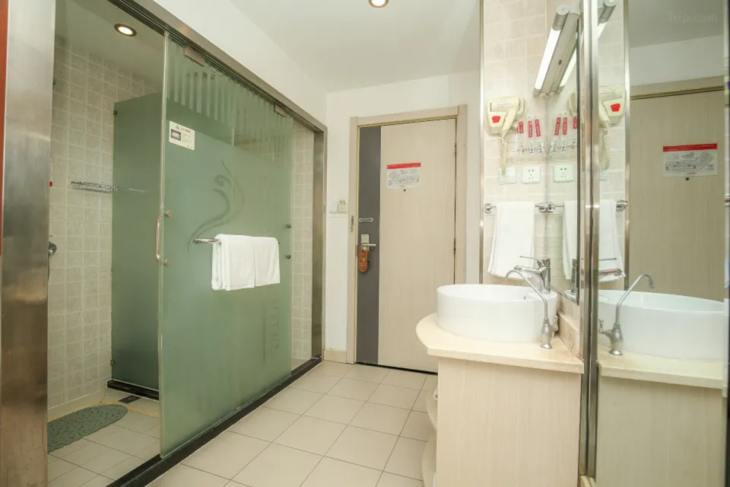 Fairyland Hotel (Kunming Jiaochang Middle Road) 5/8