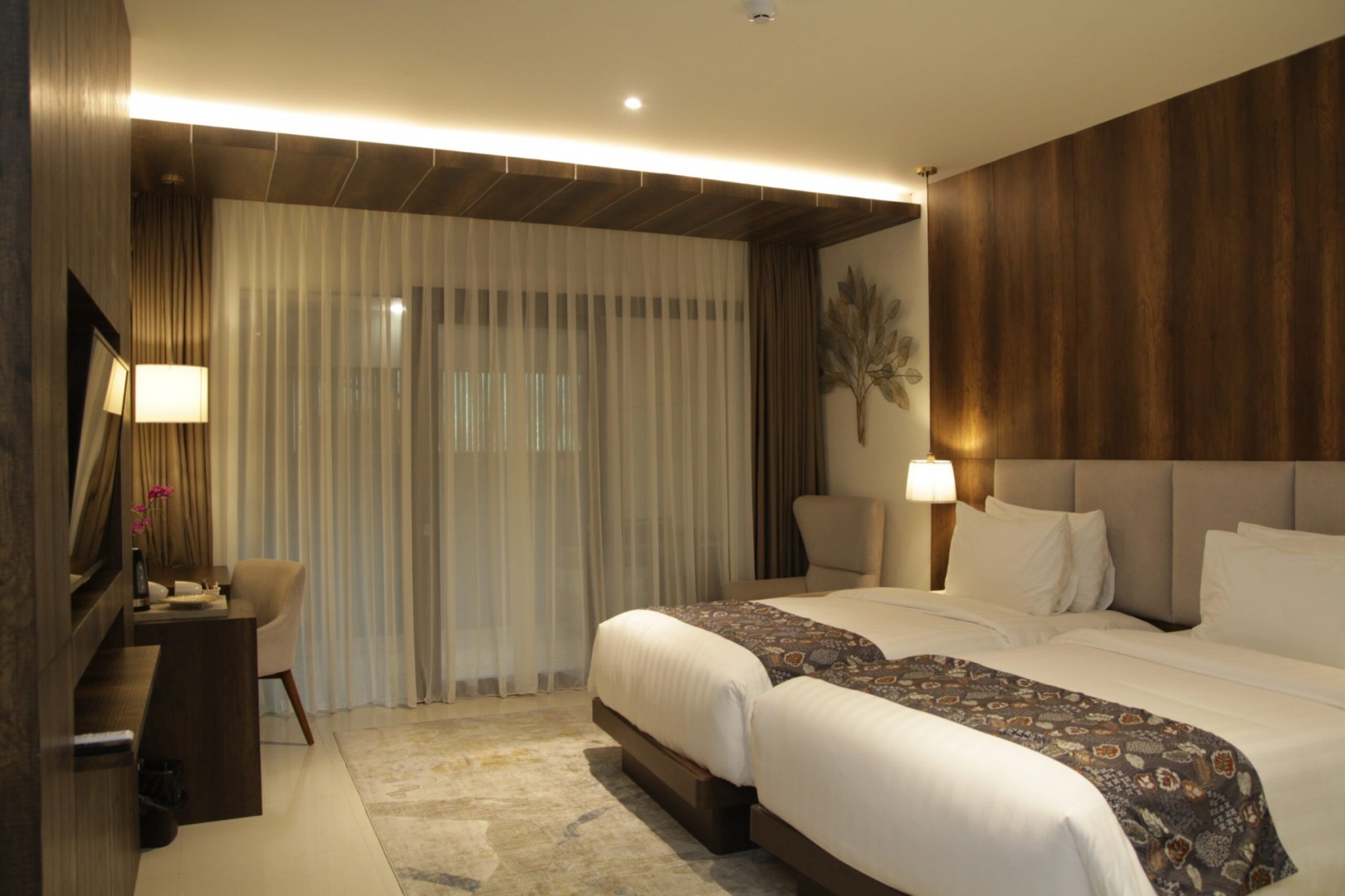 Deluxe Executive Indoor Balcony