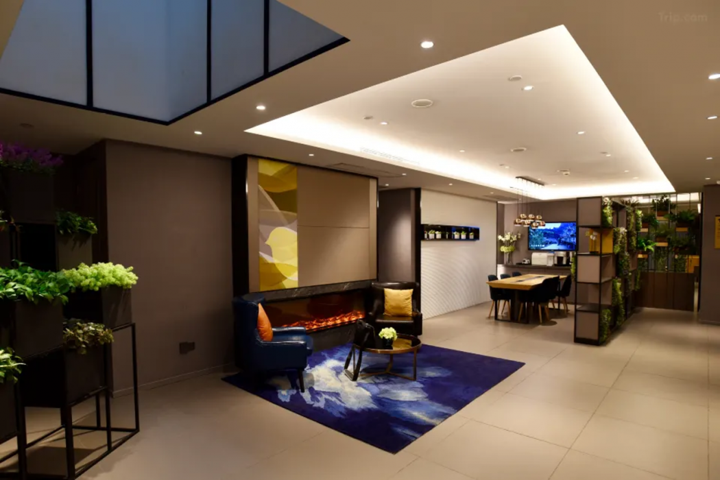 Home Inn Selected (Shanghai Wuning Road Metro Station Anyuan Road) 2/9
