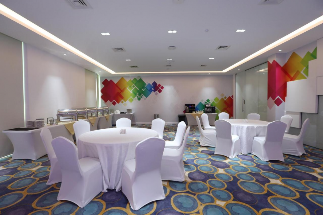 eStay Hotel by Jacobs 34/54