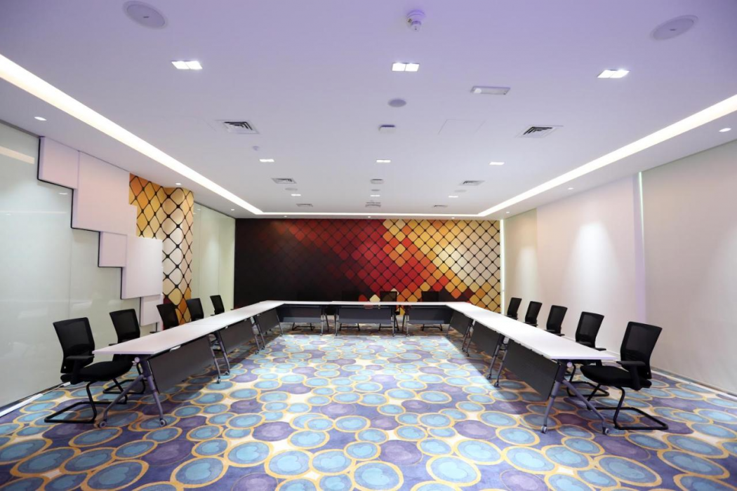 eStay Hotel by Jacobs 33/54
