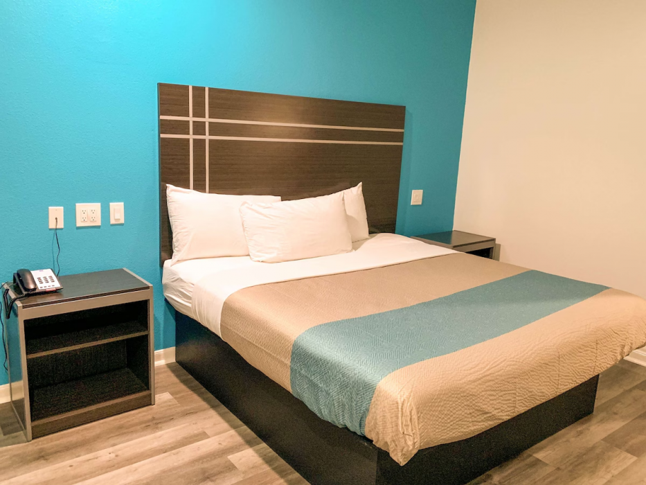 Motel6 Houston, TX – Hwy 249 and Fallbrook 12/44