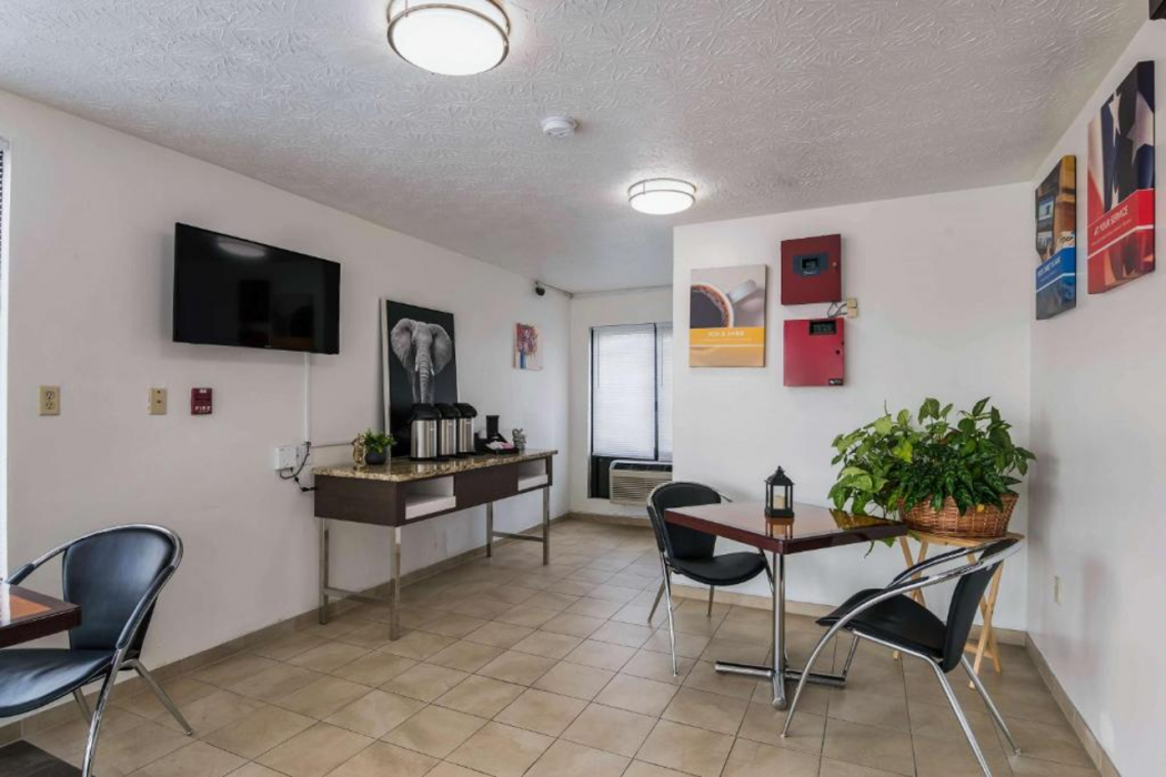 Lobby at Motel6 Attalla AL, ATTALLA - AL