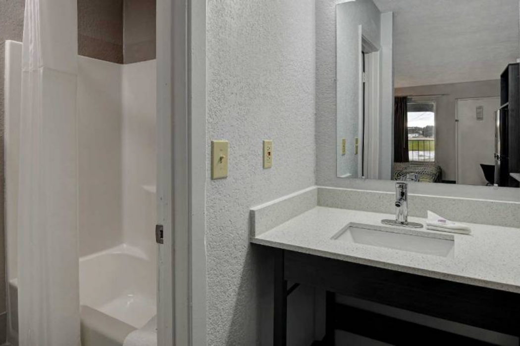 Studio6 Meridian, MS – Bonita Lakes 16/47