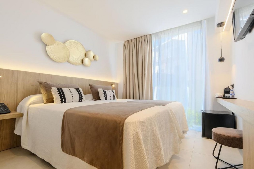 AzuLine Hotel M 10/42