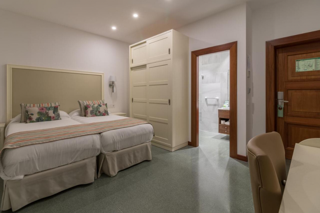 Hotel Holiday Time 15/40