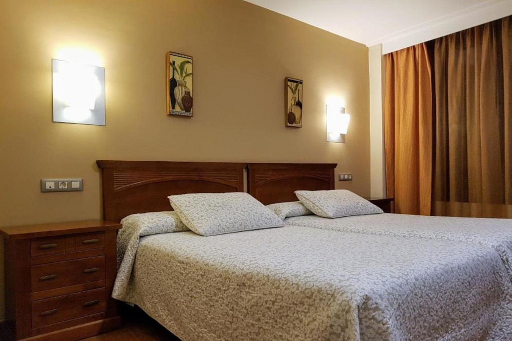 Hotel Reina Isabel 8/57