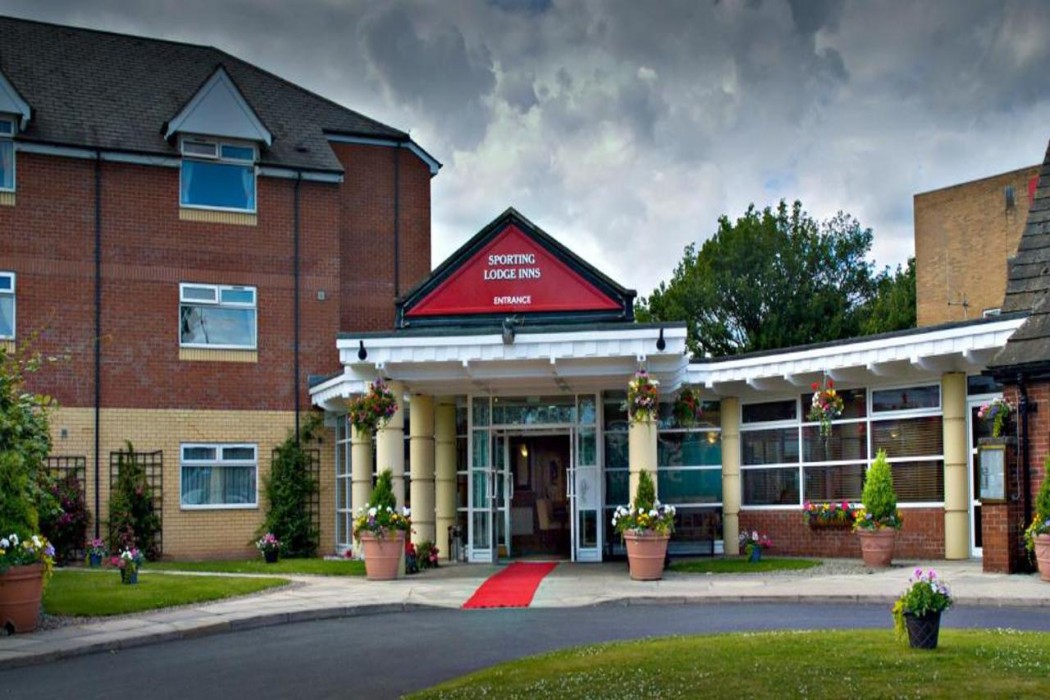 The Greyhound Hotel Leigh 1/32