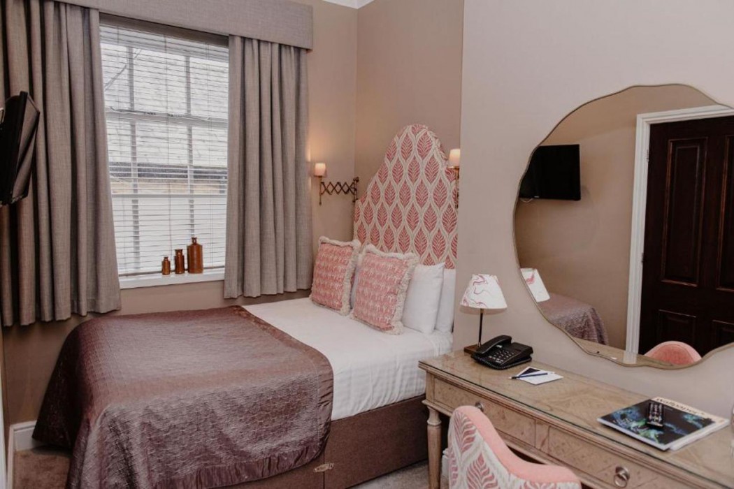 Woodlands Hotel 9/38