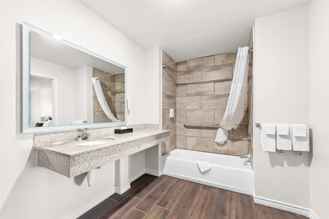 Quality Inn & Suites Port Lavaca Near Lighthouse Beach 18/33