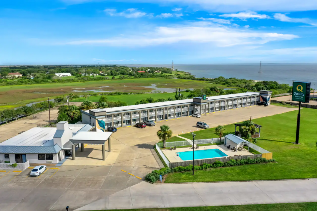 Quality Inn & Suites Port Lavaca Near Lighthouse Beach 1/33