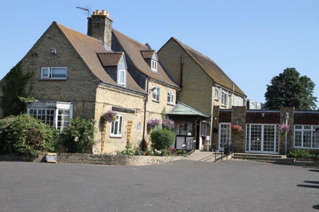 Pike and Eel Hotel and Marina 3/47