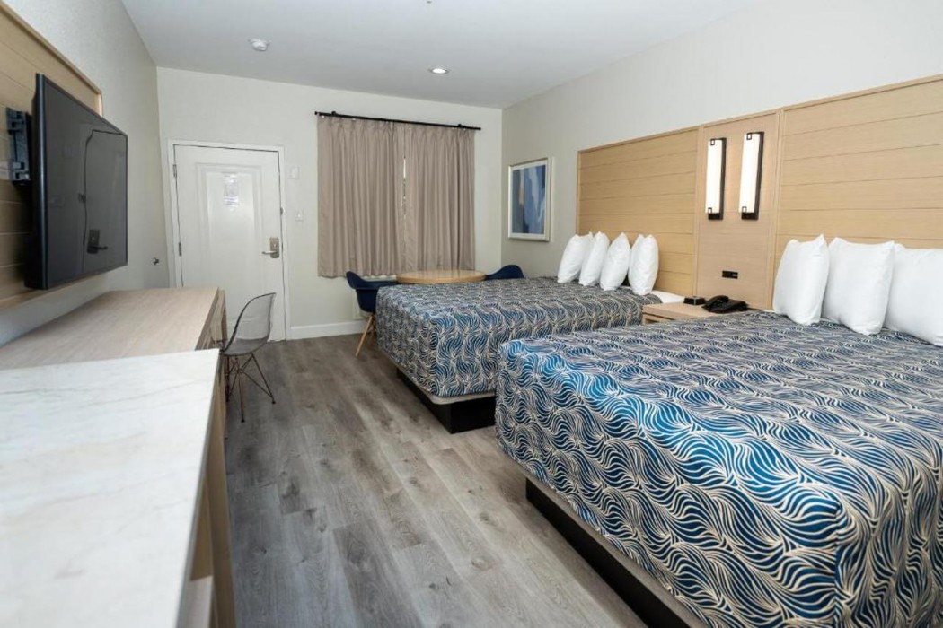 Palace Inn Blue IAH East 10/15