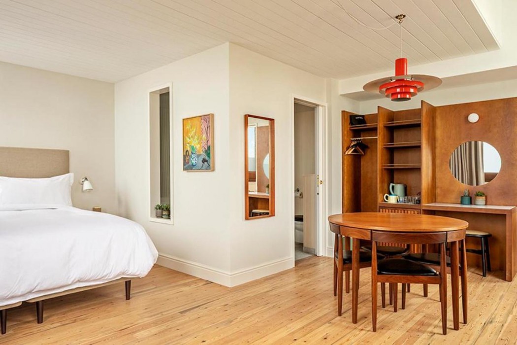 Fort Road Hotel 11/40