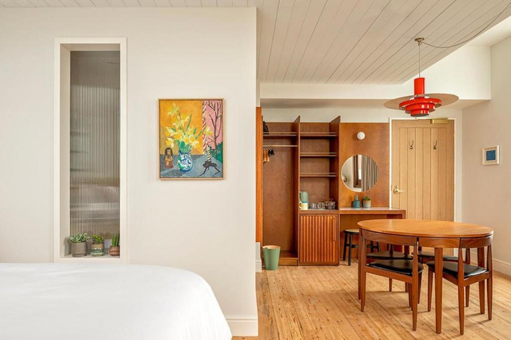 Fort Road Hotel 9/40