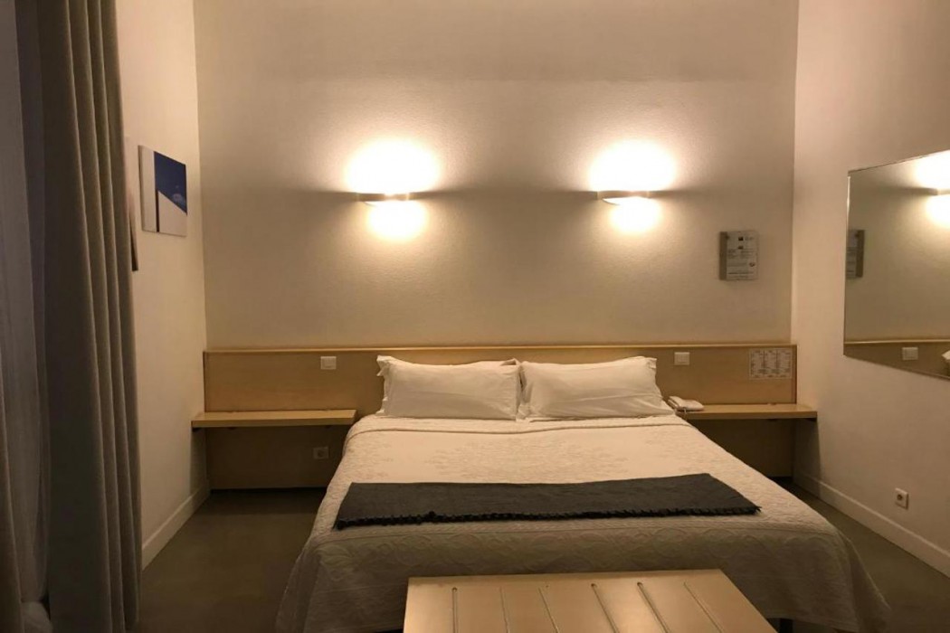 Azur Hotel 8/59