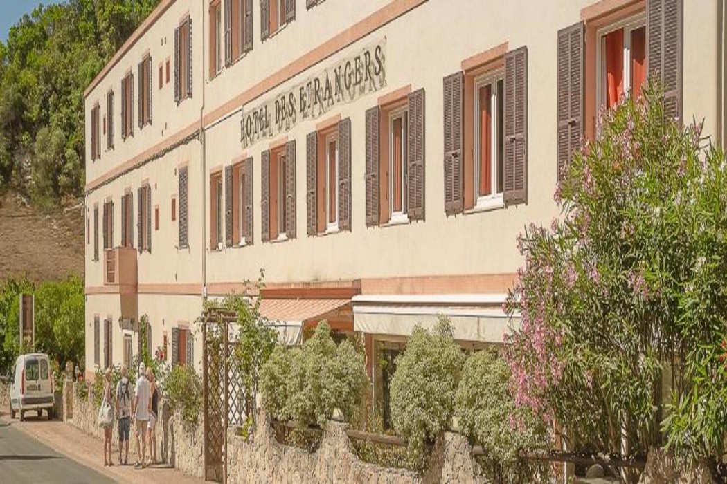 Hotel des Etrangers 2/15