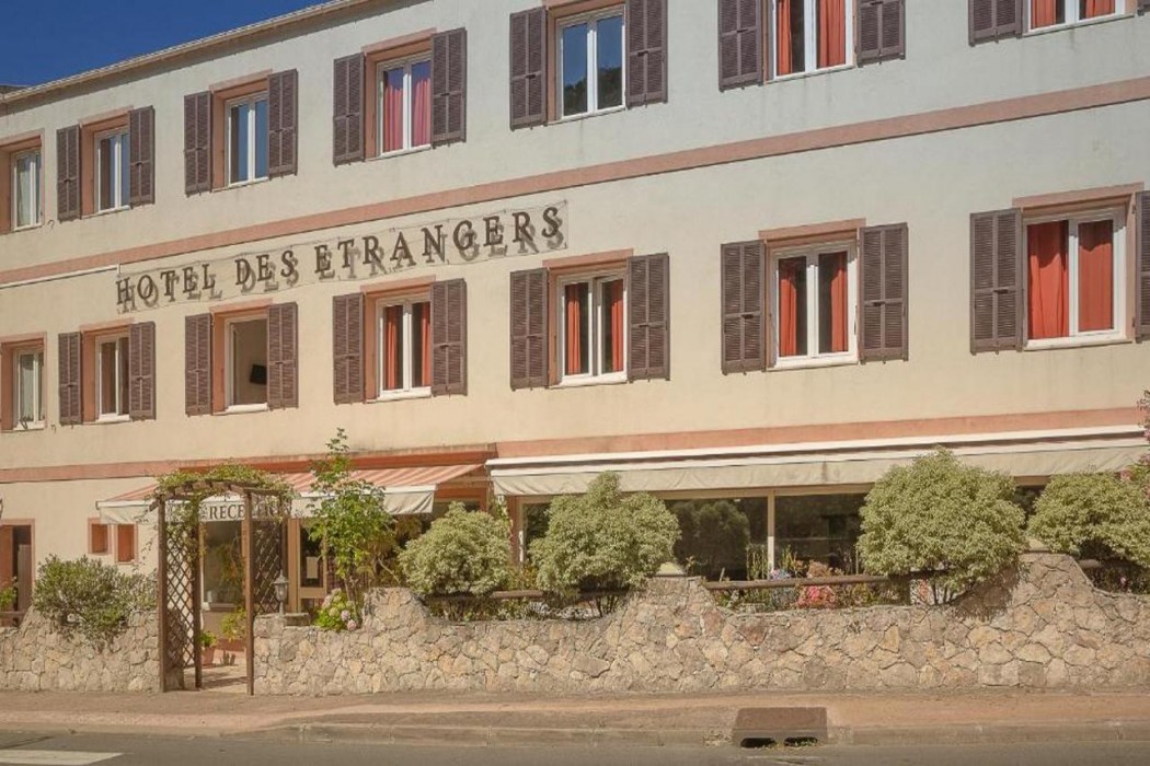 Hotel des Etrangers 1/15