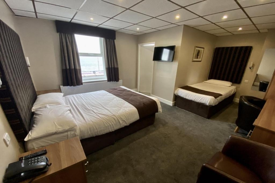 Doric Hotel 12/52