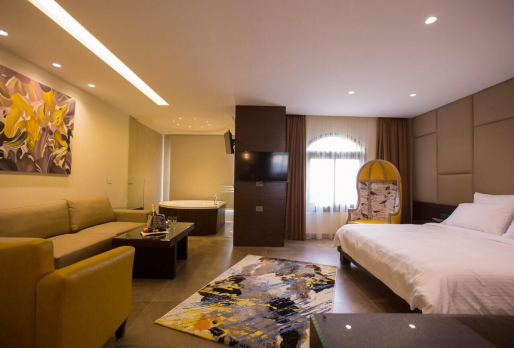 Opera Hotel 11/40
