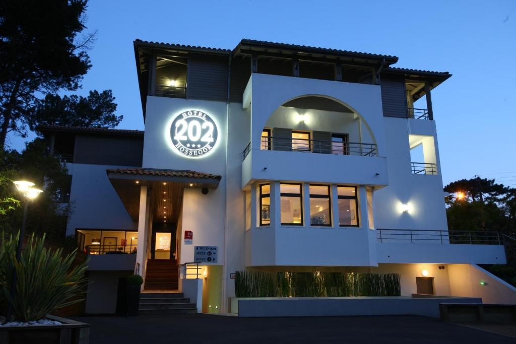 Hotel 202 1/47