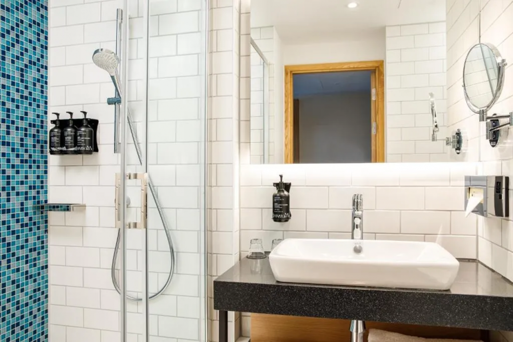 Holiday Inn Manchester Airport, an IHG Hotel 12/63
