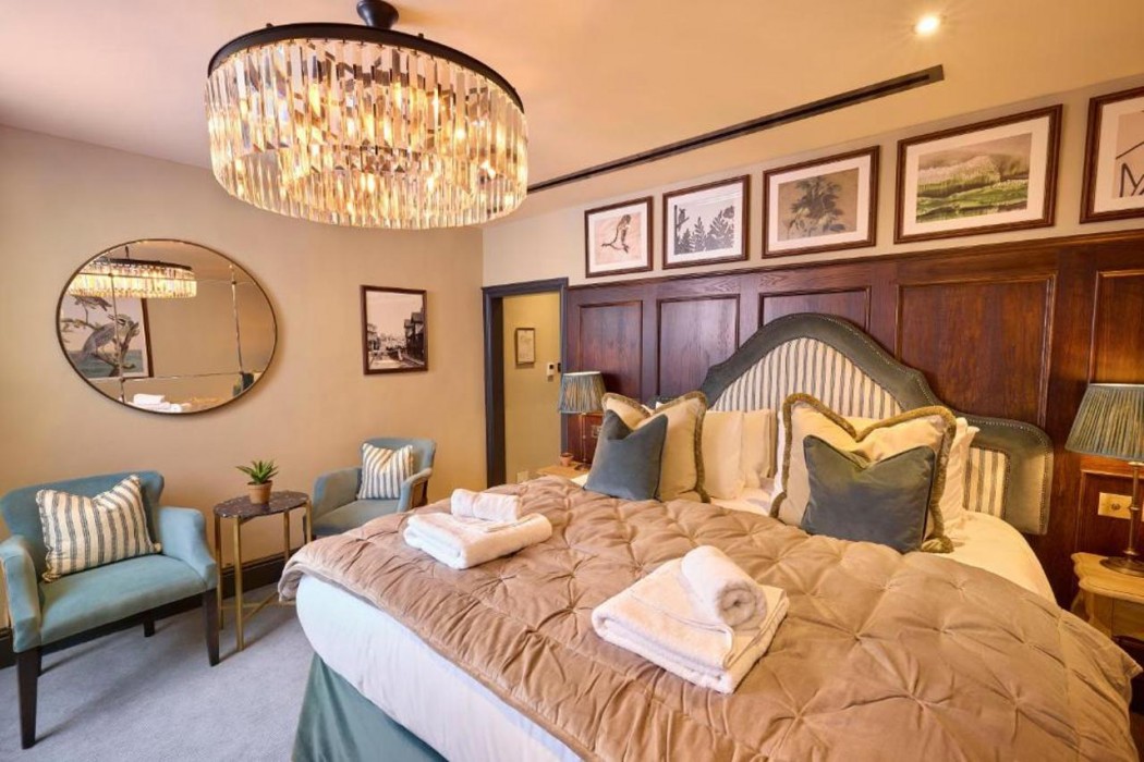 Salisbury Arms Hotel 11/54