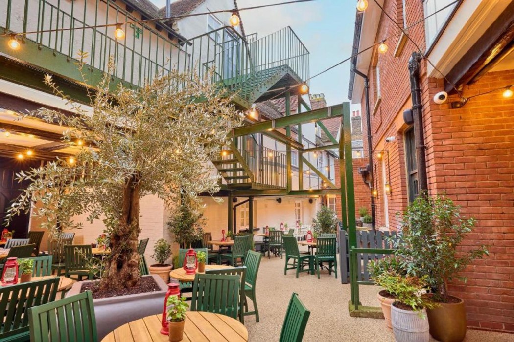 Salisbury Arms Hotel 26/54