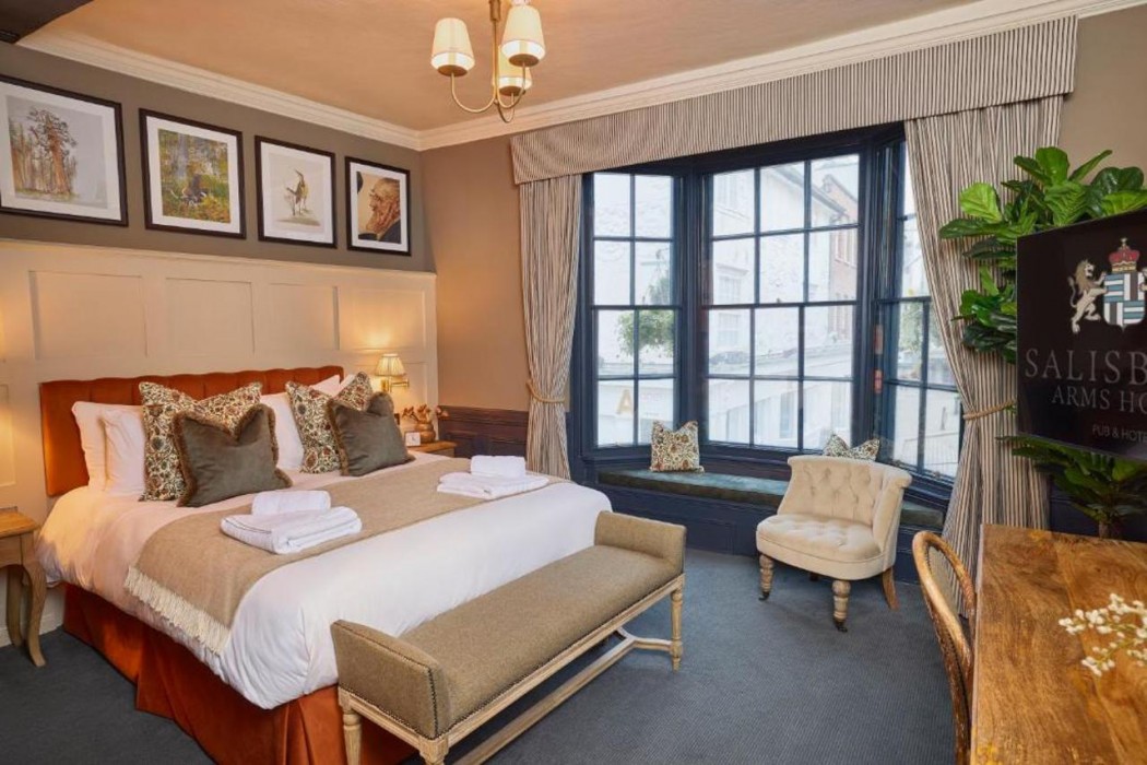Salisbury Arms Hotel 10/54