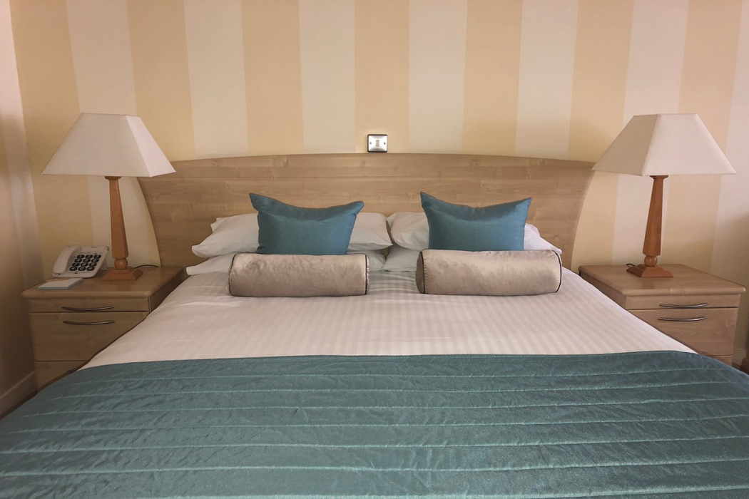 Commodore Hotel 5/42