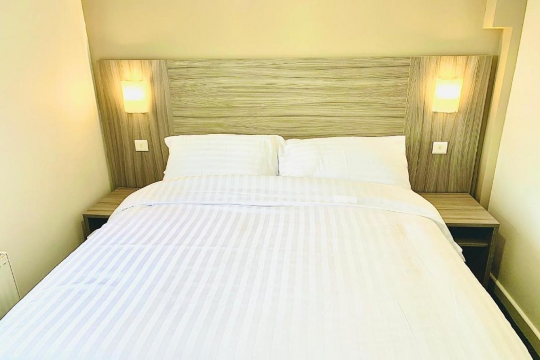De Regency Style Hotel 12/28