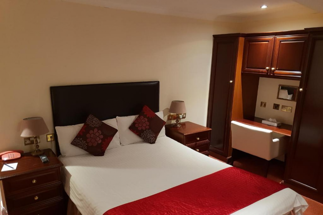 Ascot Hotel 16/50