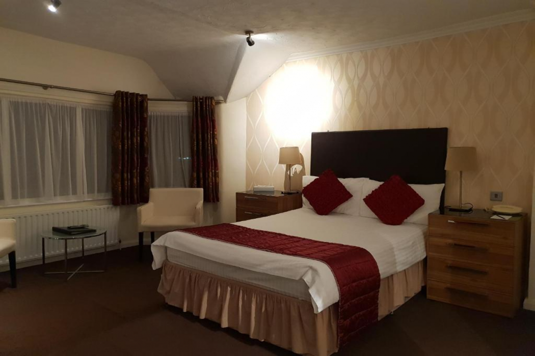 Ascot Hotel 15/50