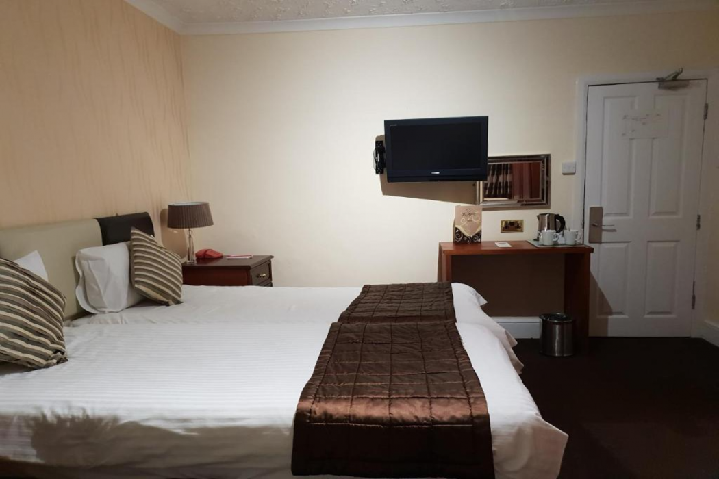 Ascot Hotel 12/50