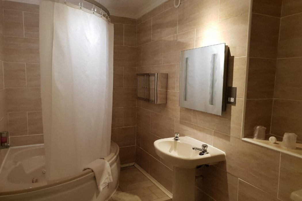 Ascot Hotel 13/50