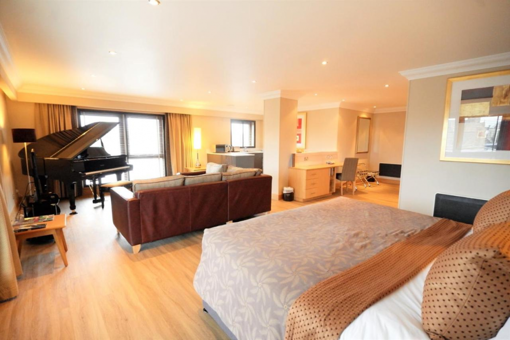 The Mansefield Hotel 18/59