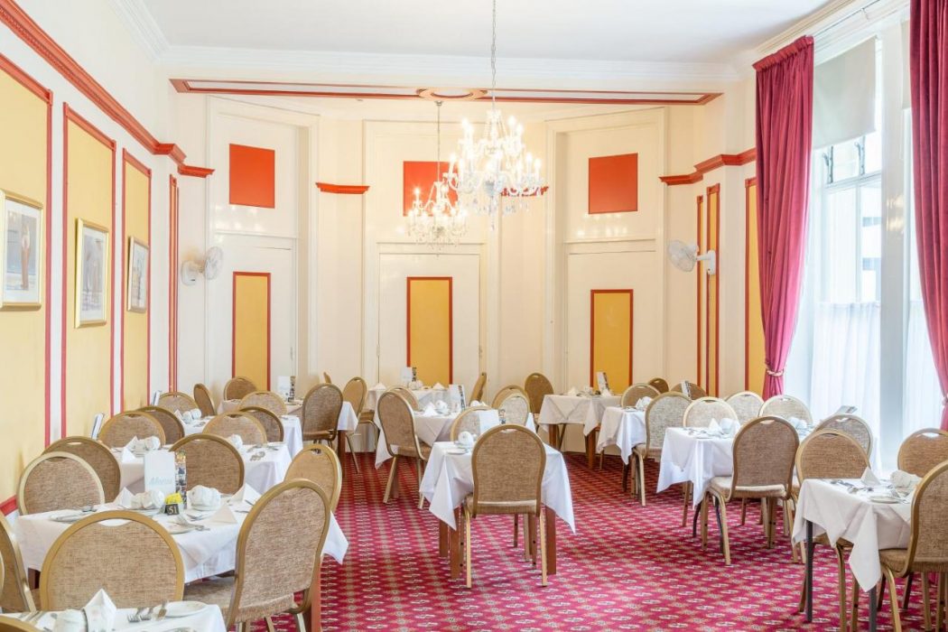 Queens Hotel 17/23
