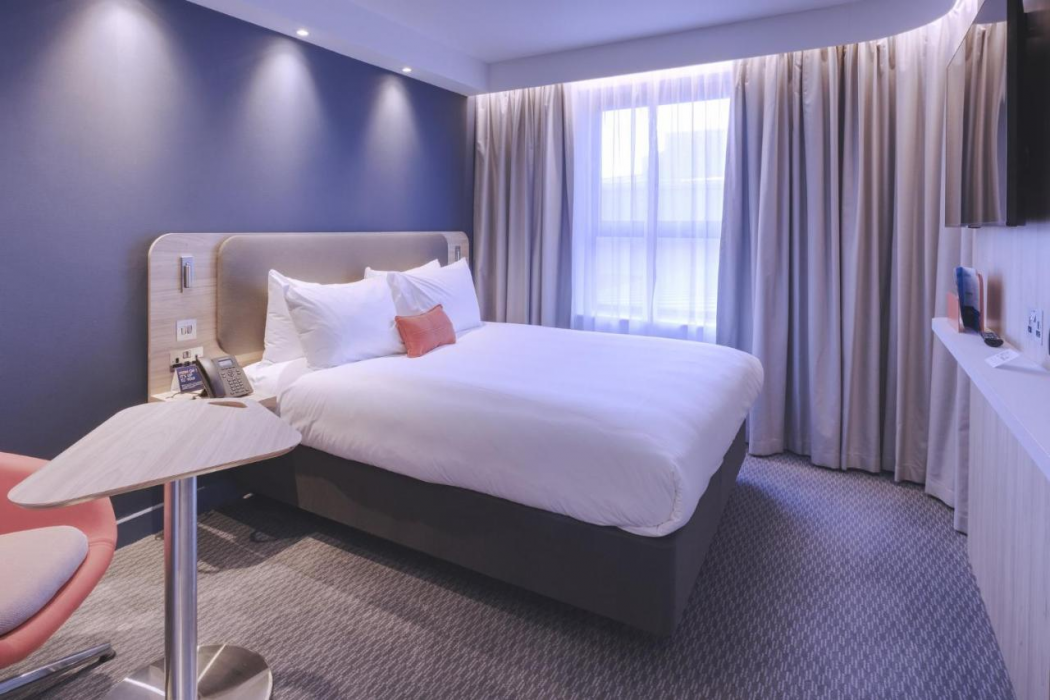 Holiday Inn Express Fleet, an IHG Hotel 7/28