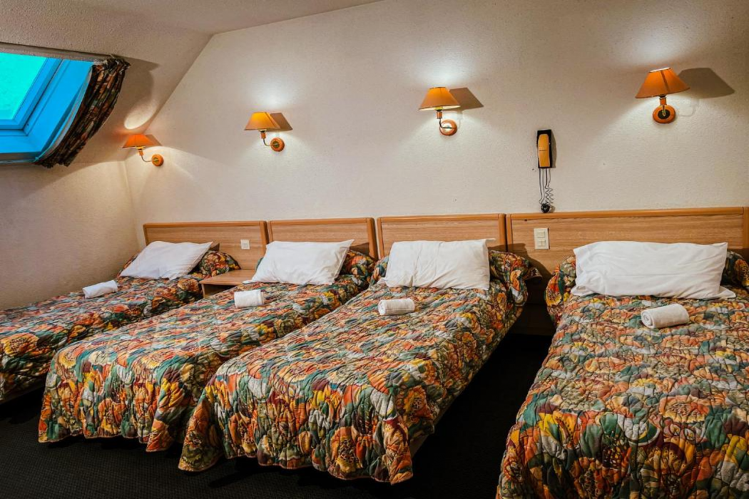 Hotel Corona 12/34