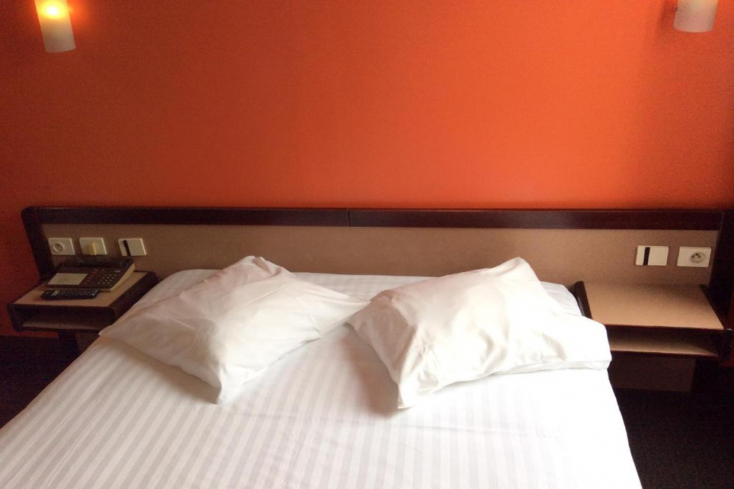 Hotel De La Place 9/23