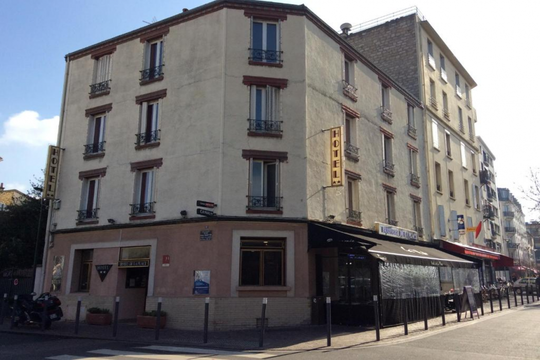 Hotel De La Place 1/23