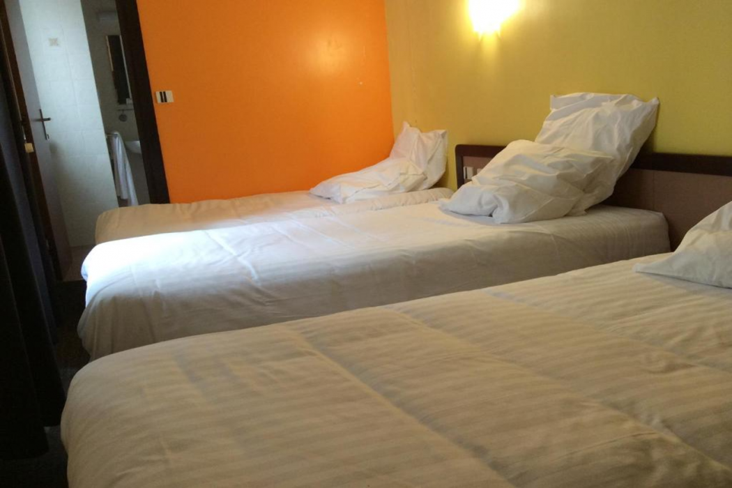 Hotel De La Place 10/23