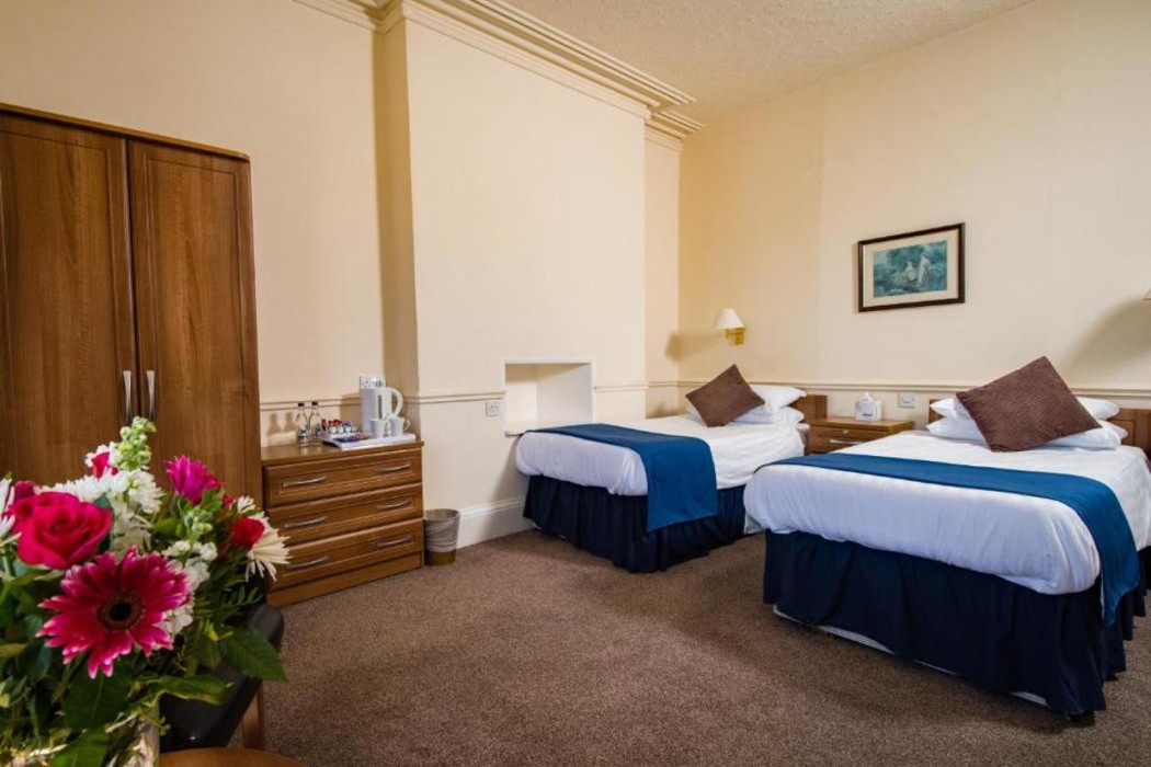 Abbey Lawn Hotel 13/64