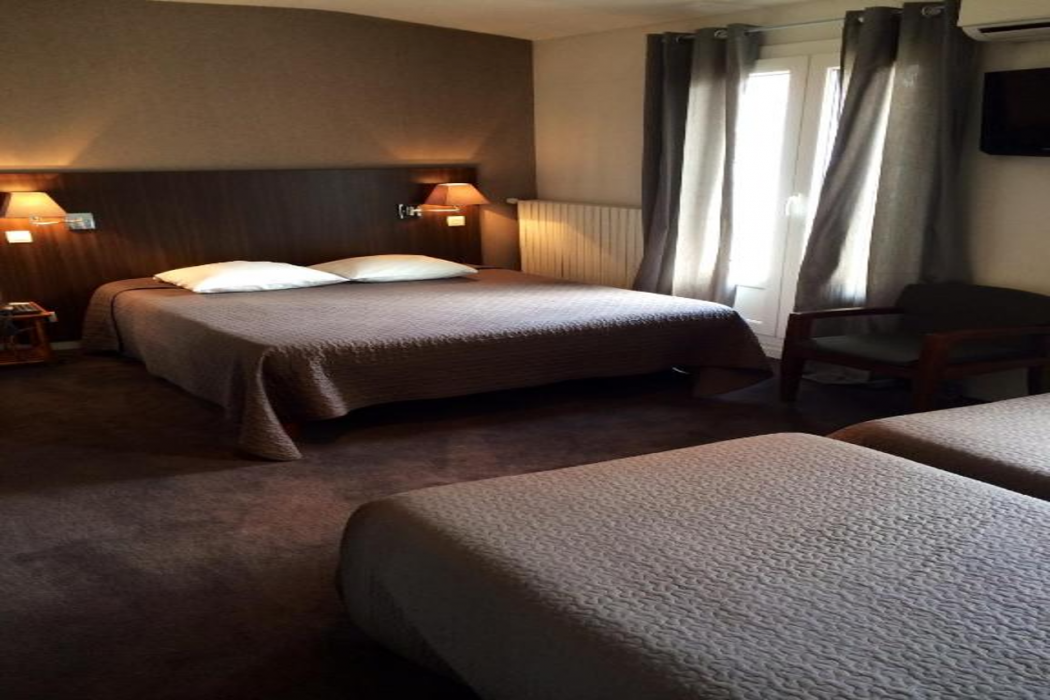 Hotel Les Negociants 12/56