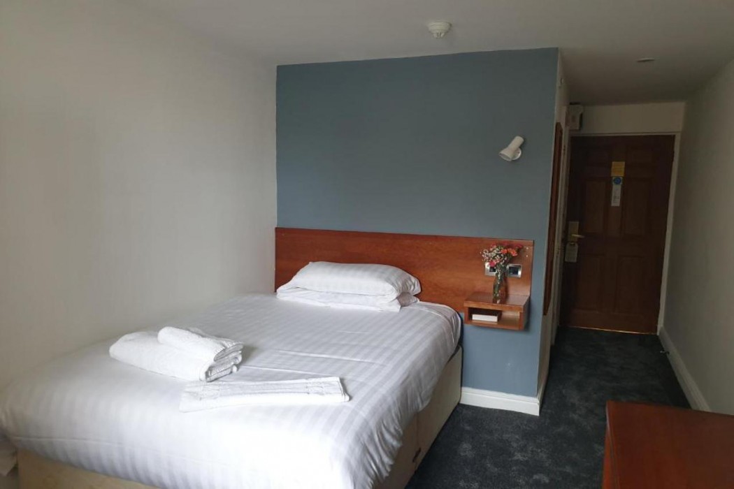 Chase Hotel 3/55