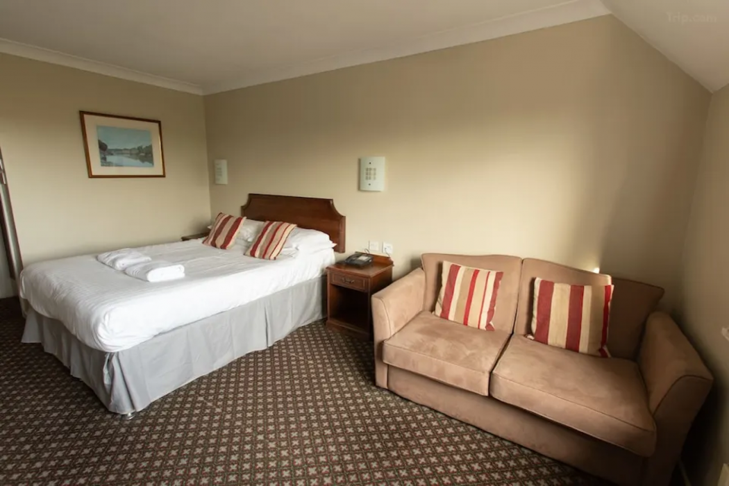 The Chichester Hotel 12/34