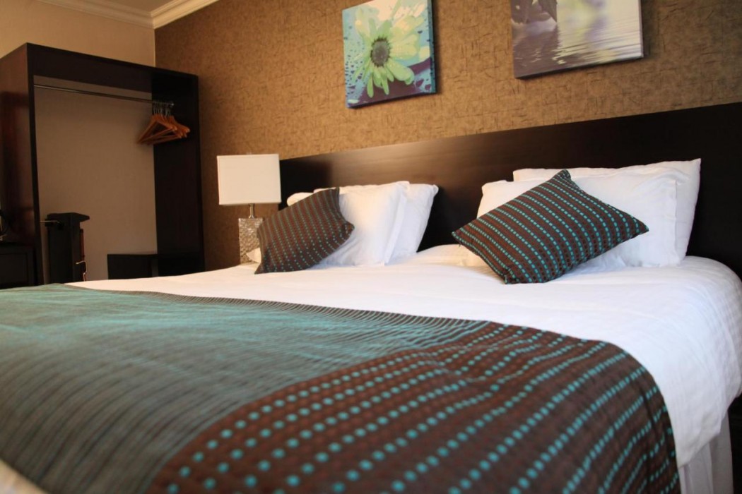 Greenvale Hotel & Restaurant 9/59